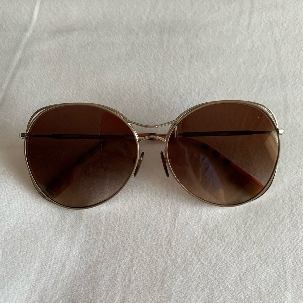 New! ❤️ Burberry Sunglasses